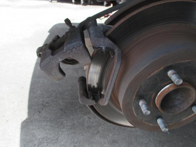 日産　セレナ　車検　タイヤ　ブレーキパットの交換修理を実施　 遠賀郡遠賀町・水巻町・岡垣町・芦屋町・中間市・北九州市八幡西区・鞍手町、宗像市、他の地域のお客大歓迎