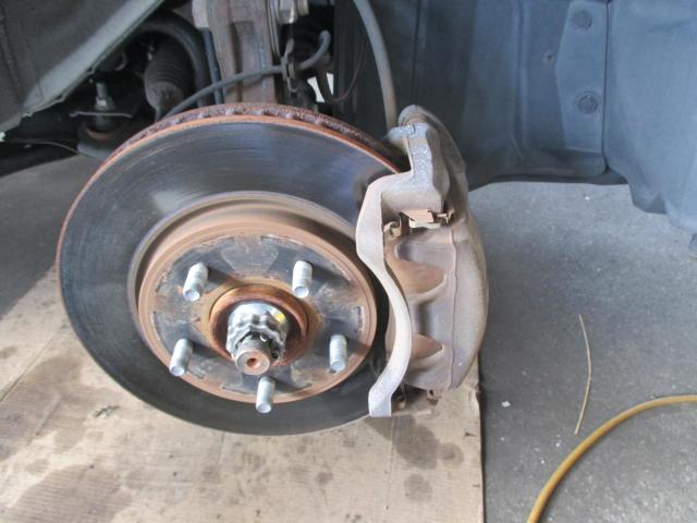 日産　セレナ　車検　タイヤ　ブレーキパットの交換修理を実施　 遠賀郡遠賀町・水巻町・岡垣町・芦屋町・中間市・北九州市八幡西区・鞍手町、宗像市、他の地域のお客大歓迎