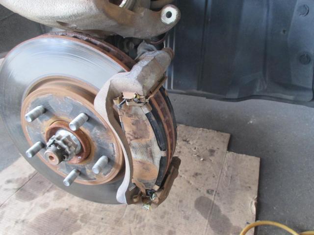 日産　セレナ　車検　タイヤ　ブレーキパットの交換修理を実施　 遠賀郡遠賀町・水巻町・岡垣町・芦屋町・中間市・北九州市八幡西区・鞍手町、宗像市、他の地域のお客大歓迎