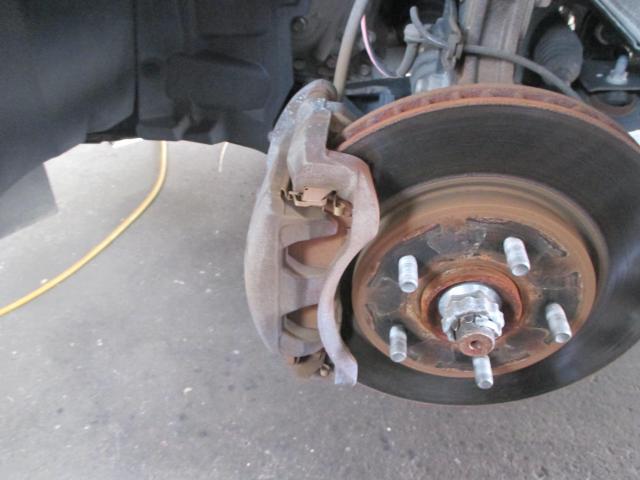 日産　セレナ　車検　タイヤ　ブレーキパットの交換修理を実施　 遠賀郡遠賀町・水巻町・岡垣町・芦屋町・中間市・北九州市八幡西区・鞍手町、宗像市、他の地域のお客大歓迎