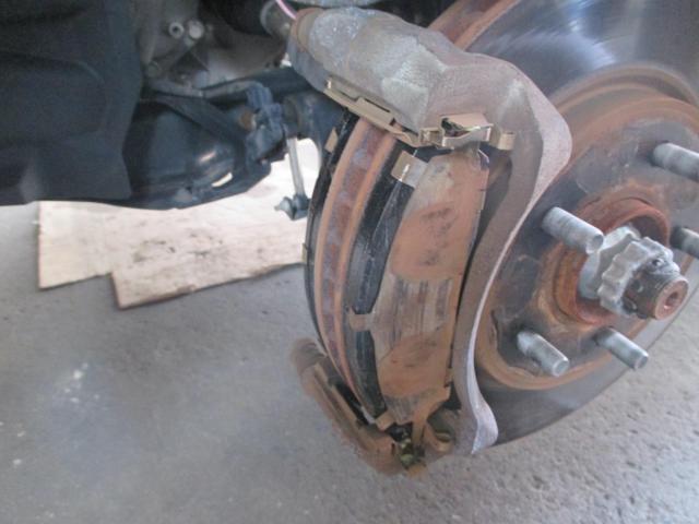 日産　セレナ　車検　タイヤ　ブレーキパットの交換修理を実施　 遠賀郡遠賀町・水巻町・岡垣町・芦屋町・中間市・北九州市八幡西区・鞍手町、宗像市、他の地域のお客大歓迎