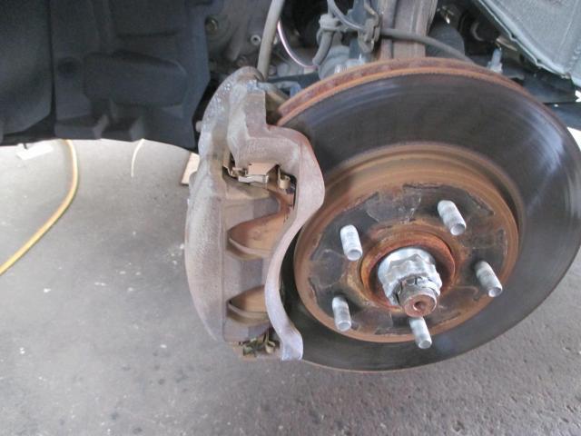 日産　セレナ　車検　タイヤ　ブレーキパットの交換修理を実施　 遠賀郡遠賀町・水巻町・岡垣町・芦屋町・中間市・北九州市八幡西区・鞍手町、宗像市、他の地域のお客大歓迎