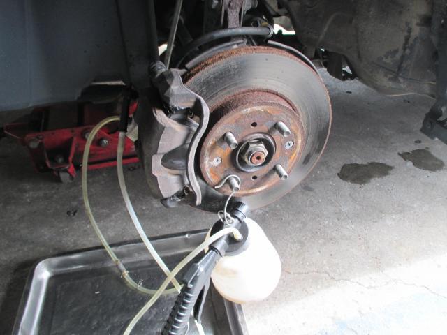 ホンダ　フリード　サスペンション・足回り修理・整備　ブレーキキャリパーの交換修理を実施　 遠賀郡遠賀町・水巻町・岡垣町・芦屋町・中間市・北九州市八幡西区・鞍手町、宗像市、他の地域のお客大歓迎