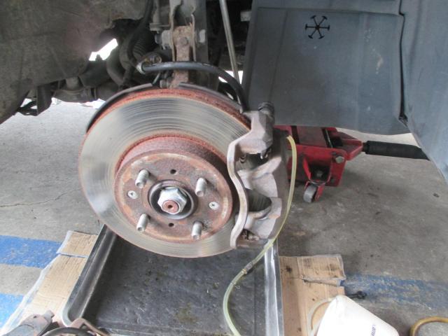 ホンダ　フリード　サスペンション・足回り修理・整備　ブレーキキャリパーの交換修理を実施　 遠賀郡遠賀町・水巻町・岡垣町・芦屋町・中間市・北九州市八幡西区・鞍手町、宗像市、他の地域のお客大歓迎