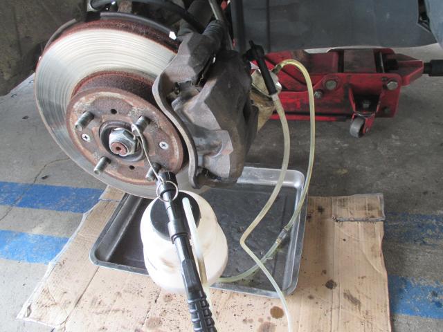 ホンダ　フリード　サスペンション・足回り修理・整備　ブレーキキャリパーの交換修理を実施　 遠賀郡遠賀町・水巻町・岡垣町・芦屋町・中間市・北九州市八幡西区・鞍手町、宗像市、他の地域のお客大歓迎