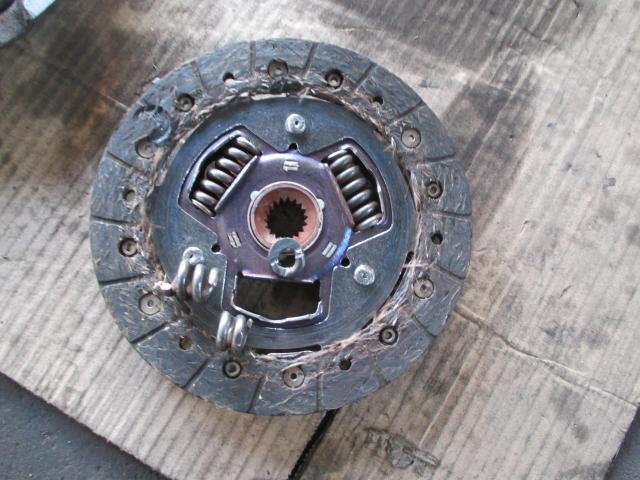 スズキ　ジムニー　ミッション・駆動系修理・整備　マニアルミッション　クラッチの交換修理を実施　 遠賀郡遠賀町・水巻町・岡垣町・芦屋町・中間市・北九州市八幡西区・鞍手町、宗像市、他の地域のお客大歓迎