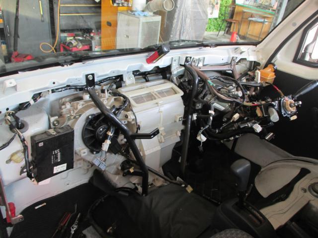 ダイハツ　ハイゼットトラック　その他修理・整備　ヒーターコア　ラジエーターの交換修理を実施　 遠賀郡遠賀町・水巻町・岡垣町・芦屋町・中間市・北九州市八幡西区・鞍手町、宗像市、他の地域のお客大歓迎