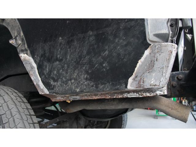 70ランクル穴あき修理。