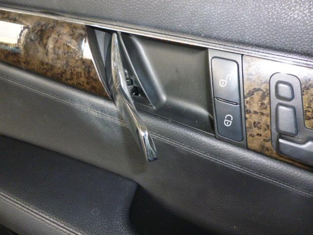 W204　ベンツ　運転席中から開けれない。