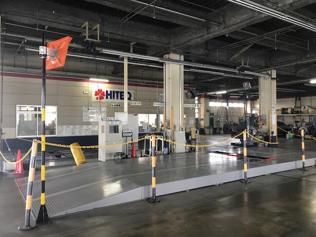 陸運局同等の設備で民間車検工場として認定されています。