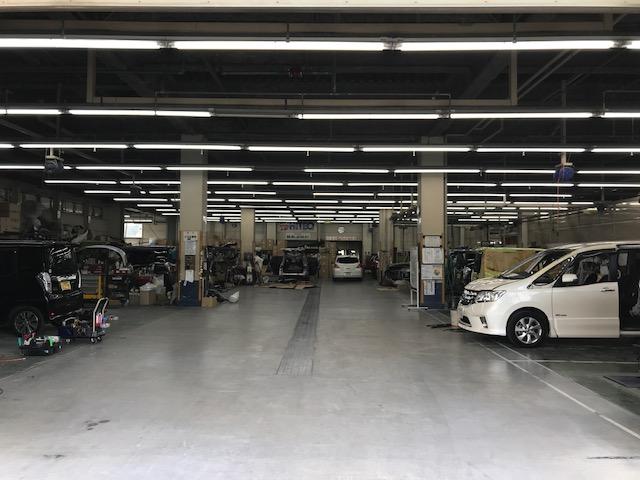 ディーラーから修理、鈑金を持ち込まれる信頼の工場です