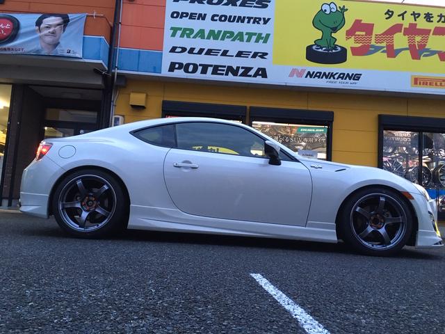 トヨタ 86 タイヤホイールセット取り付け ADVAN Racing TC-4 18 トヨタ 86 タイヤホイールセット取り付け ADVAN Racing TC-4 18