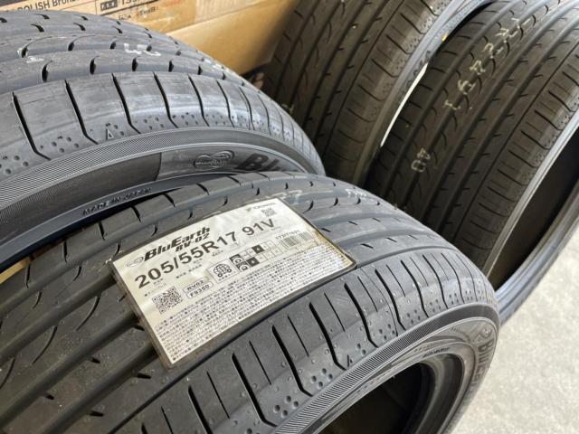 ステップワゴン タイヤ交換 BluEarth RV02 205/55R17