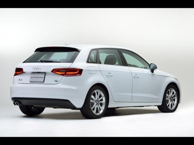 AUDI A3
車検＋プチカスタム！！