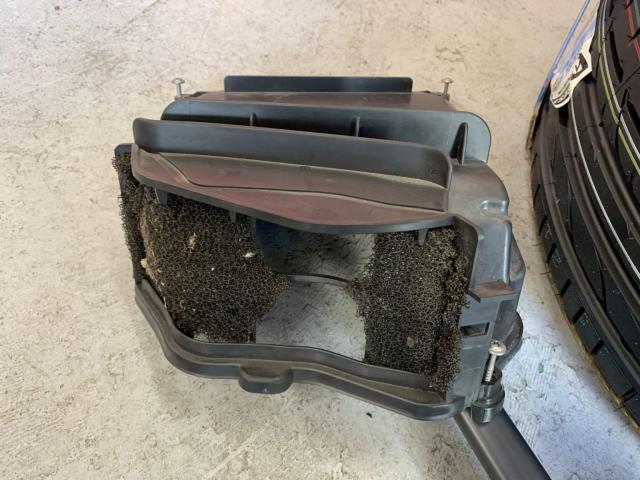 BMW F10 ５シリーズ
バッテリー交換、エアコン異音診断！！