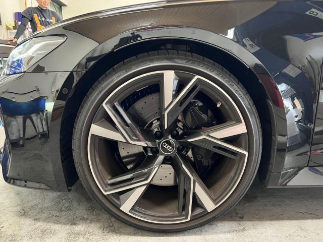 アウディ　現行RS6
ローダウン！！