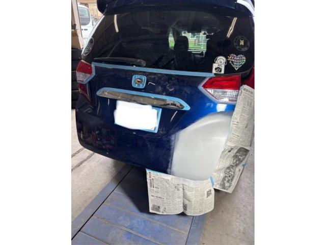 ホンダ　フリードハイブリッド　バックドア鈑金塗装