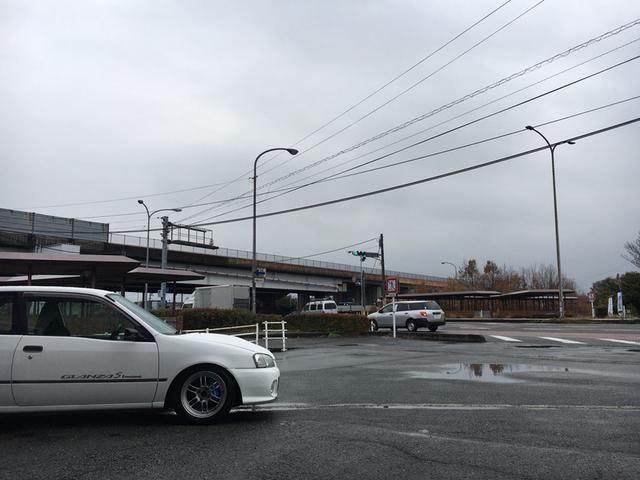 冷たい雨の日！ドアミラー　補修作業・ライト　取付【山口県　防府市で持込でのパーツ取付・タイヤ交換・ナビ・ＥＴＣ・ドライブレコーダー等の取付は　タイヤガレージナカムラ　へお任せください！！】