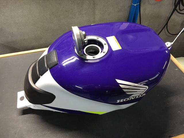 アルトワークス　ECUチューン＆オイル交換＆NSR250R ガソリンタンク！【山口県　防府市で持込でのパーツ取付・タイヤ交換・ナビ・ＥＴＣ・ドライブレコーダー等の取付は　タイヤガレージナカムラ　へ！】