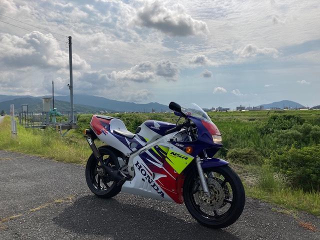 スズキ　キャリィ＆フェラーリ　カリフォルニア＆ホンダ　ＮＳＲ２５０Ｒ！【山口県　防府市で持込でのパーツ取付・タイヤ交換・ナビ・ＥＴＣ・ドライブレコーダー等の取付は　タイヤガレージナカムラ　へ！】