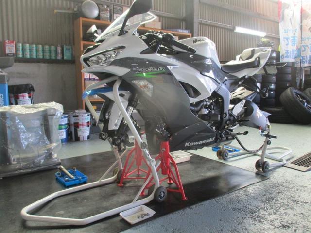 ＫＡＷＡＳＡＫＩ　ＺＸ－６Ｒ　タイヤ交換！【山口県　防府市　持込パーツ取付・タイヤ交換・ナビ・ＥＴＣ・ドライブレコーダー等の取付は　タイヤガレージナカムラ　へ！】