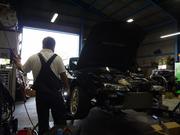 サーキットを走行するシビアな車の修理・整備で身に付けた高い技術で丁寧・確実に作業します。