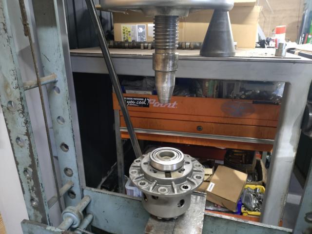 【岡崎市】TOYOTA トヨタ HIACE ハイエース KDH２０１ トルセンLSD 組付け LSD流用 調整 豊田市 西尾市 幸田町 安城市 蒲郡市 三河エリア (株)ＯＷＬ（kkr auto works）