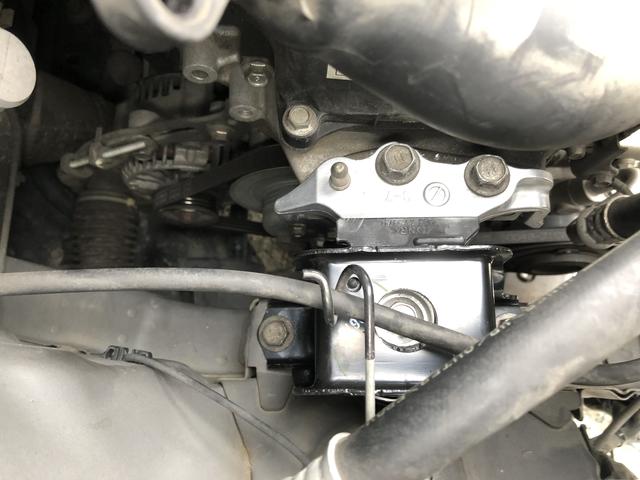 タントカスタム　右エンジンマウント交換　L375S