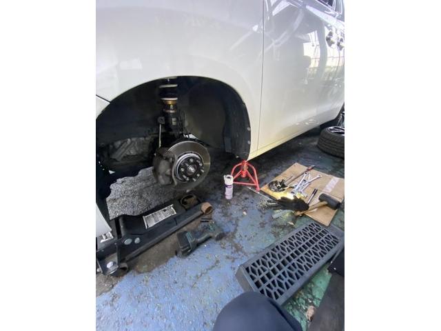 トヨタ　アルファード　サスペンション・足回りパーツ取付
前後サスペンション・リアショックアブソーバー・前後ブレーキディスク・前後ブレーキパッド交換