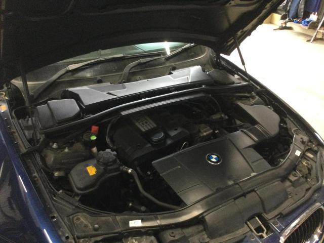 BMW 320i  E90 ヘッドカバーパッキン　オイル漏れ　スパークプラグ　交換　福島市