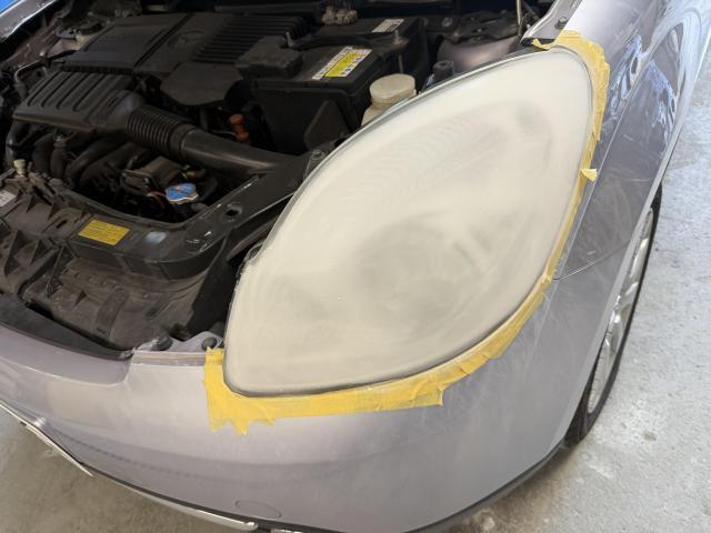 マツダ　ベリーサ　ヘッドライトリペア