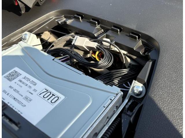 スズキ　スイフト　ＴＶ/NAVIキット取付【奈良　大阪　三重　和歌山　京都ナビ　フリップダウンモニタードライブレコーダー タイヤ交換インテリア張り替え持込パーツ取付】ならGOSPELにお問い合わせ下さい。