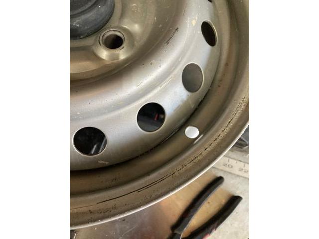 ダイハツハイゼット　タイヤ交換