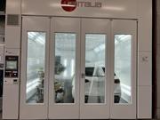 ホコリ、チリをシャットアウトする塗装ブースを完備。