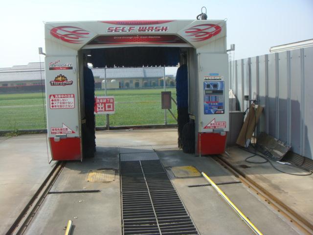 ドライブスルー洗車機　洗車　３００円～　スチーム　掃除機　ふき取り場　マット洗い機無料　エアー調整機　ティアラコート　シルキーコート