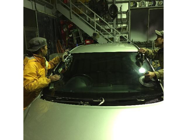 米沢市 車修理 板金塗装 板金修理 キズヘコみ直し ガラス交換 トヨタ ブレイド