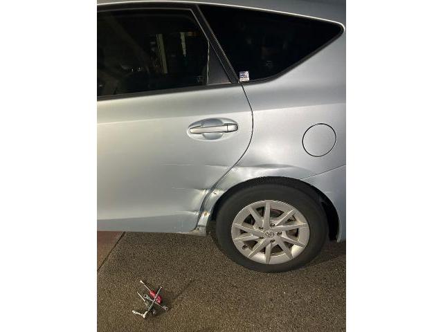 トヨタ　プリウス&alpha;　キズ・へこみ直し　鈑金　塗装　車　修理
