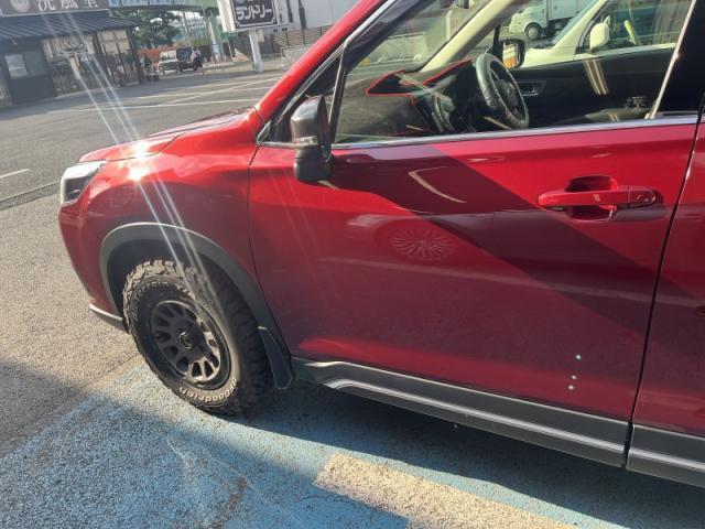 スバル　フォレスター　フロントドアキズ・へこみ直し　深谷市　カーコンビニ倶楽部