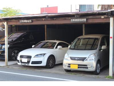 工場向かいには駐車スペースをご用意！