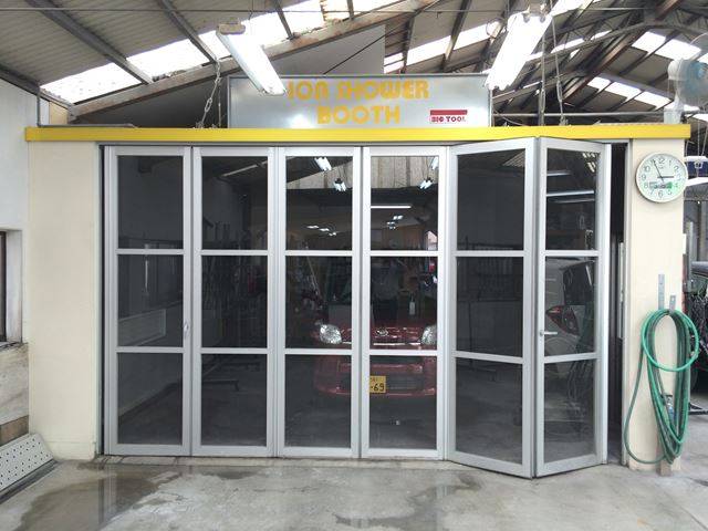 塗装ブースも完備しています。