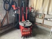 タイヤチェンジャー完備。タイヤ交換もお任せ下さい。２０インチまで対応。