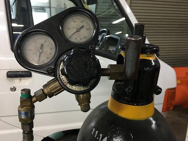 溶接機もございます。マフラー修理にも対応致します。