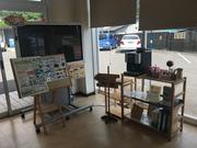 店内には大型ＴＶもご用意しております。また各種お飲み物もご用意しております。