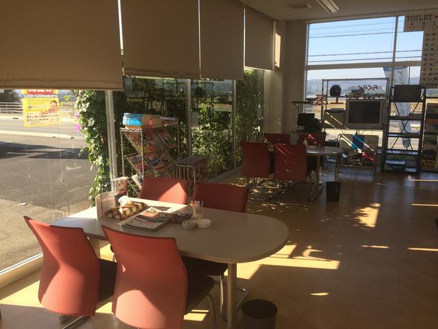 女性目線で作った店内になります。待ち時間もゆったり過ごせます。