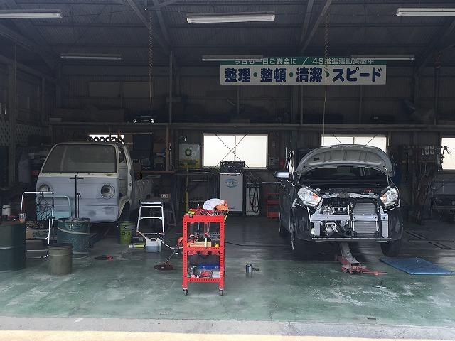 板金塗装もお任せ下さい。熟練スタッフが対応致します。仕上がりもきっとご満足頂けると思います。