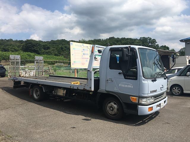 積載車もございますので納車引取りも可能です。万が一の事故引き上げも対応致します。
