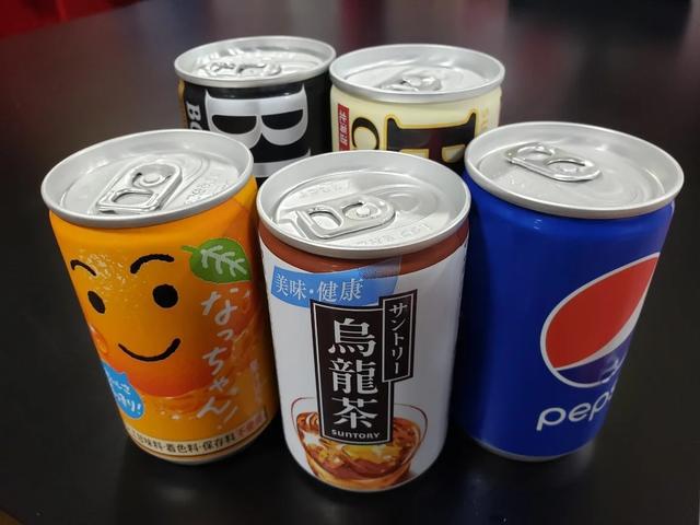 無料ドリンクサービス実施中。待ち時間にどうぞ♪