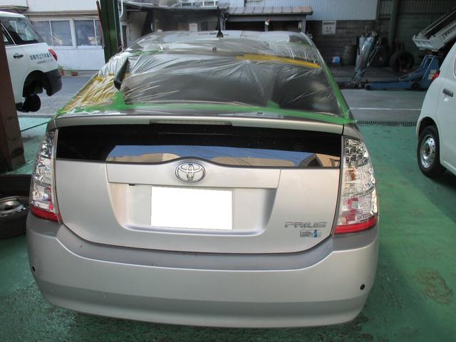 京都　南区　プリウス　ガラス交換承りました