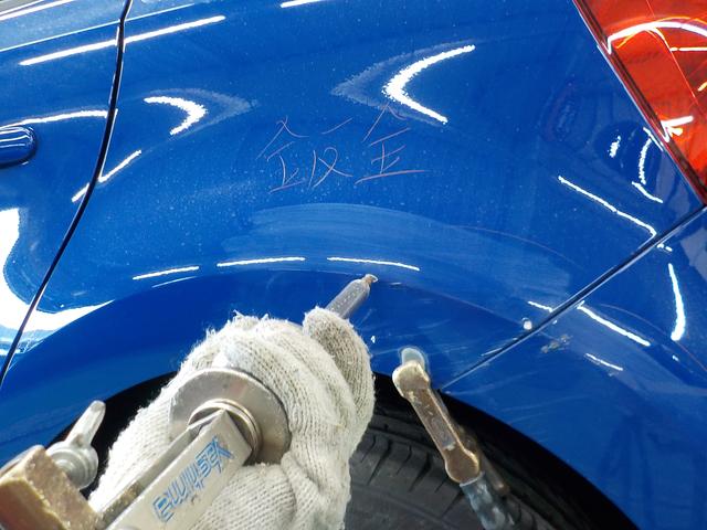 Volkswagen　ポロ　　リヤフェンダー　リヤバンパー　キズ　損傷