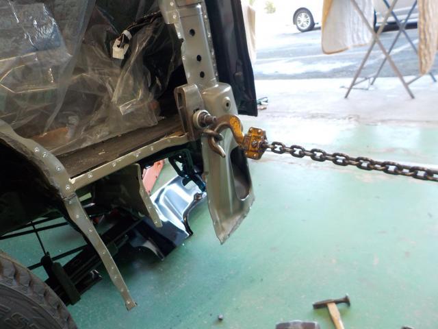 ハイエース　左リヤ部の修理作業（鈑金編）